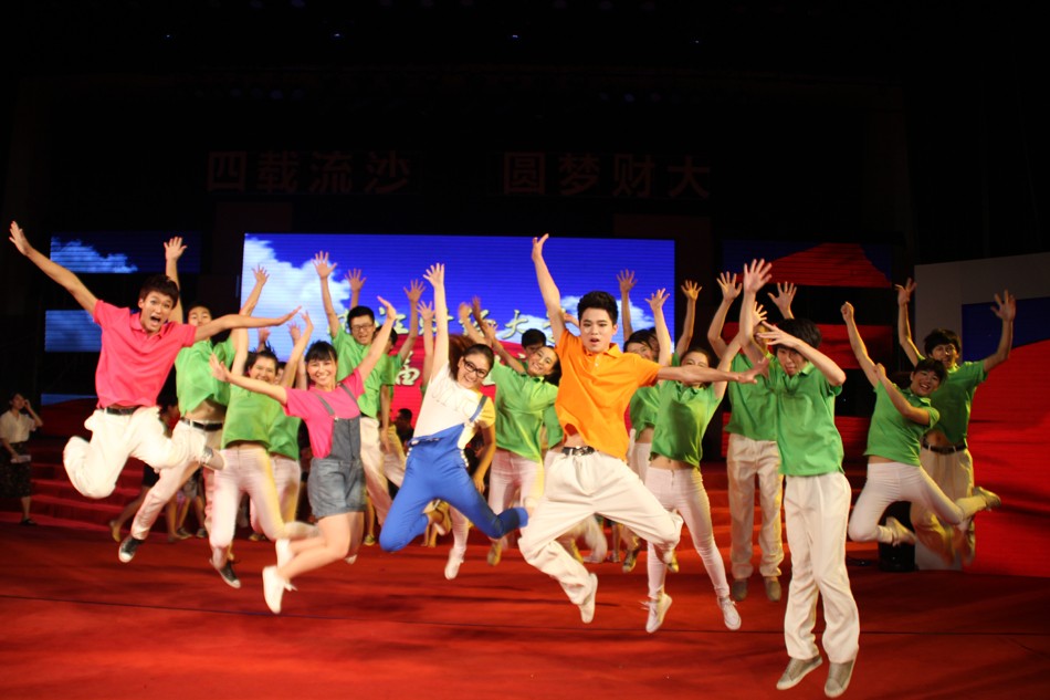 06.大学生艺术团舞蹈《舞动青春》.jpg