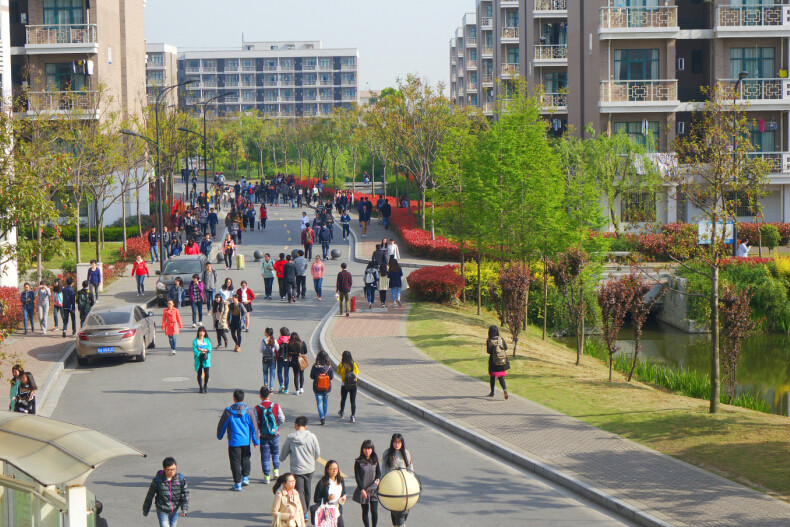 1433382362772678.jpg 住在东方.jpg