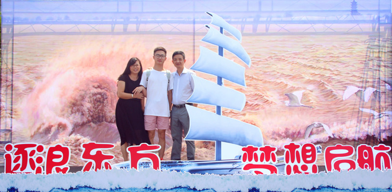 1442387613490433.jpg 逐浪东方.jpg